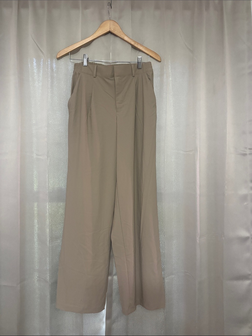 Old Navy Wide Leg Pants in Beige/Tan